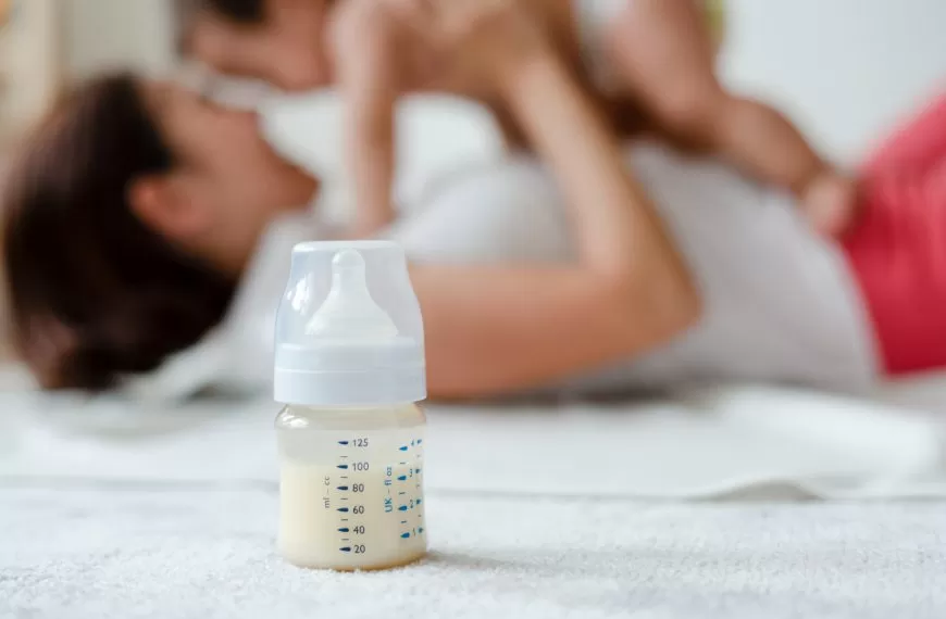¿Cuánto dura la leche materna en la nevera?